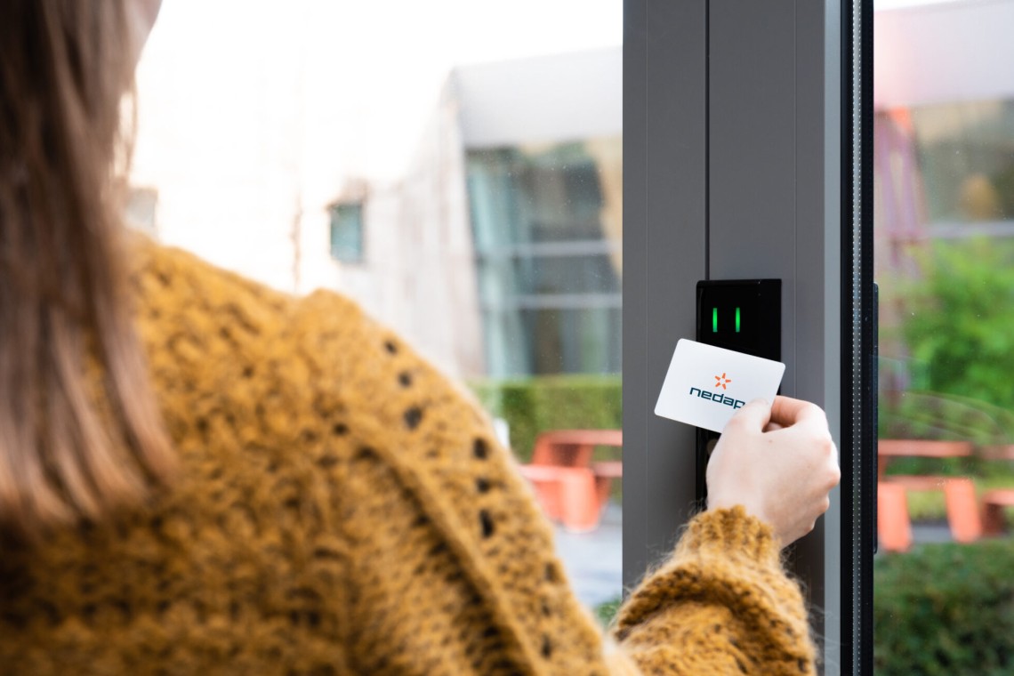 Nedap-access-control-pas-met-logo-2000x1297